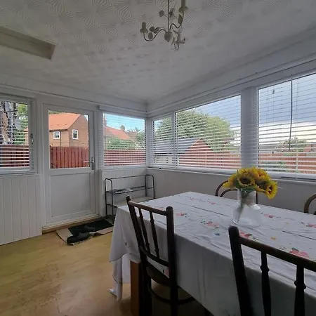 Apartment Spacious Family House In York