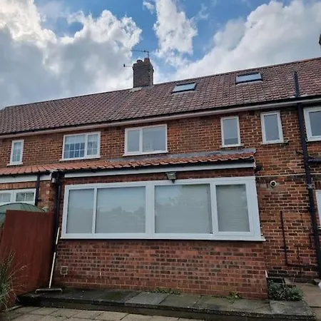 Spacious Family House In York Apartment *