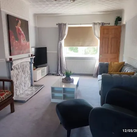 Spacious Family House In York