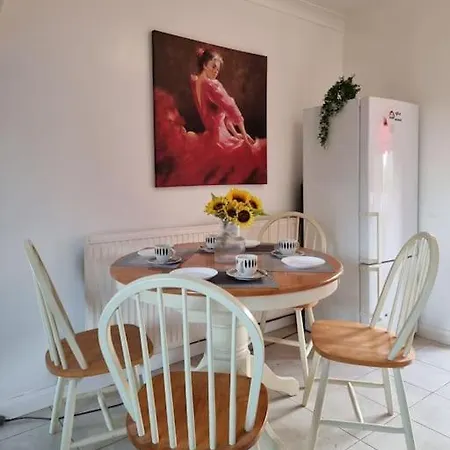 Spacious Family House In York Apartment *