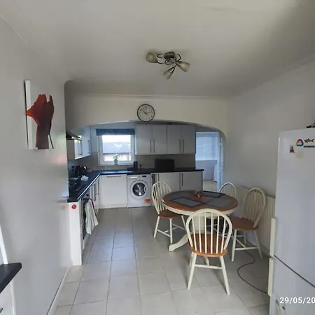 Spacious Family House In York